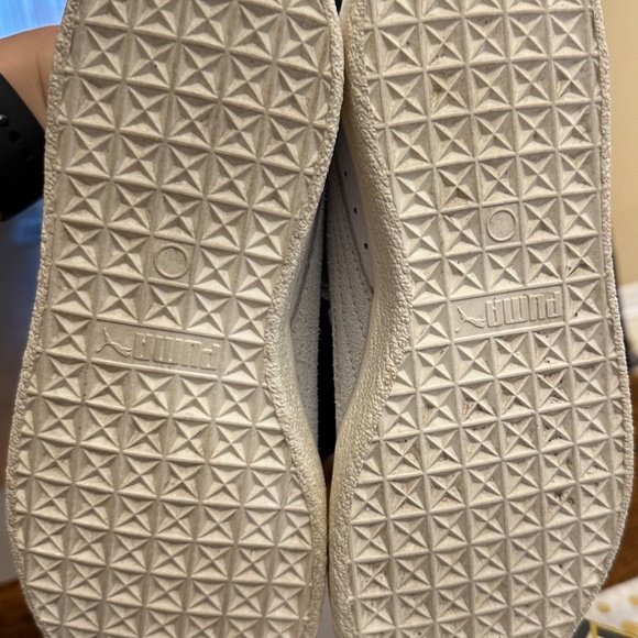 Men’s Puma Clyde Sneakers Sz.7 or 40 (Ladies Sz.9) NEW - Picture 7 of 7